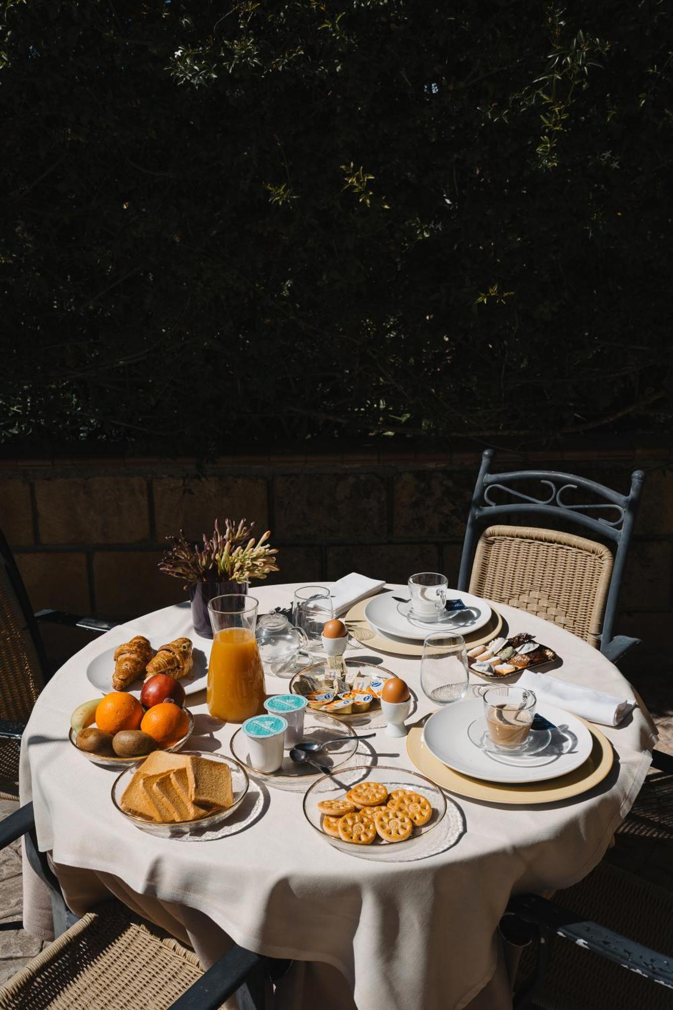 La Dolce Vita Regalbuto Bagian luar foto